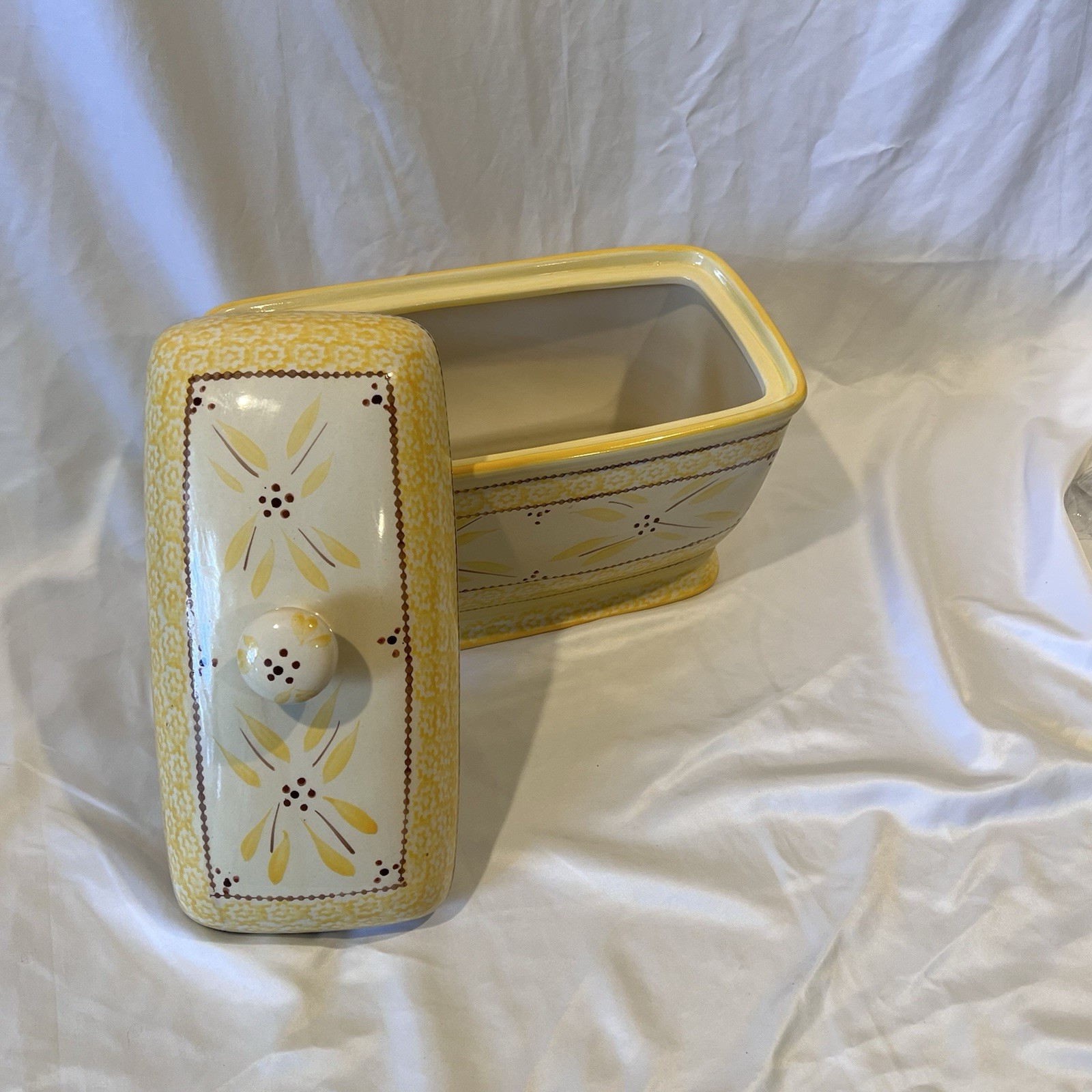 Temp-tations Old World Yellow Covered Bread Box 13” Tara Ovenware Vintage