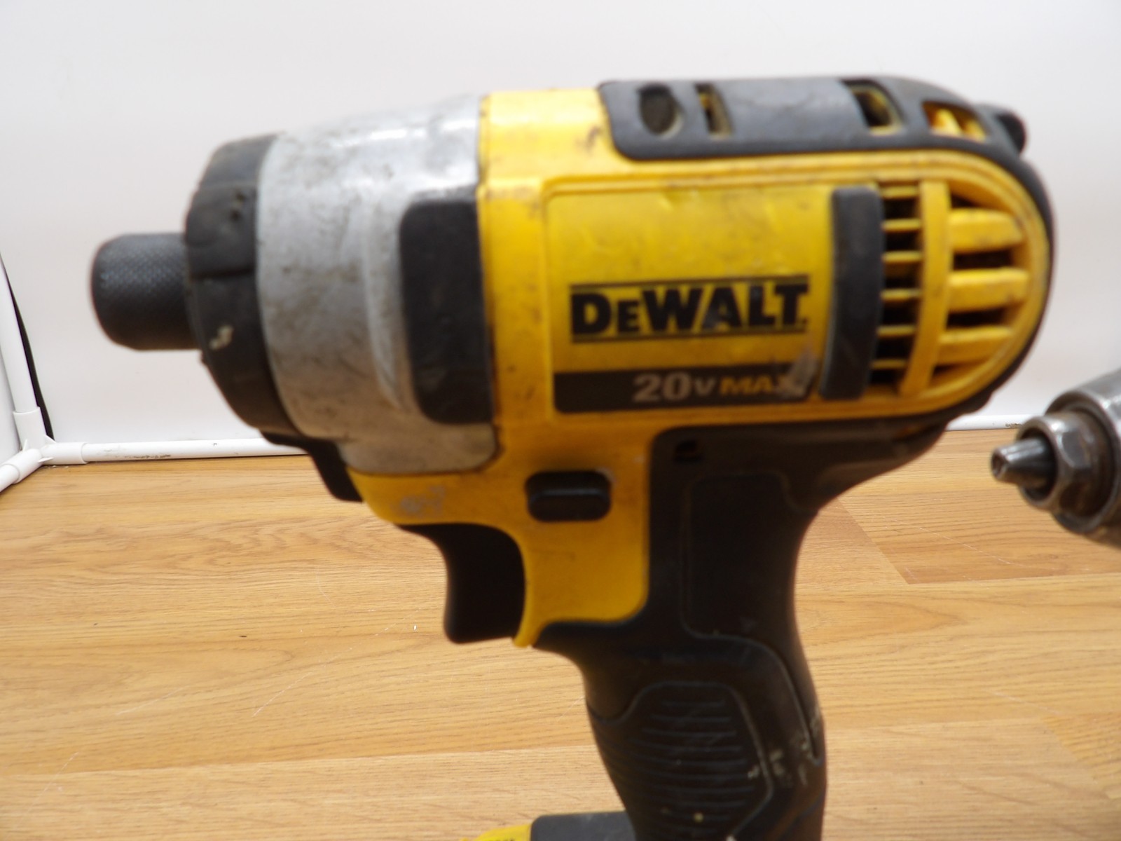 DeWalt Impact Driver DCF885 20V MAX 1/4″ Cordless & Dewalt 1/2″ Drill-READ!!!!