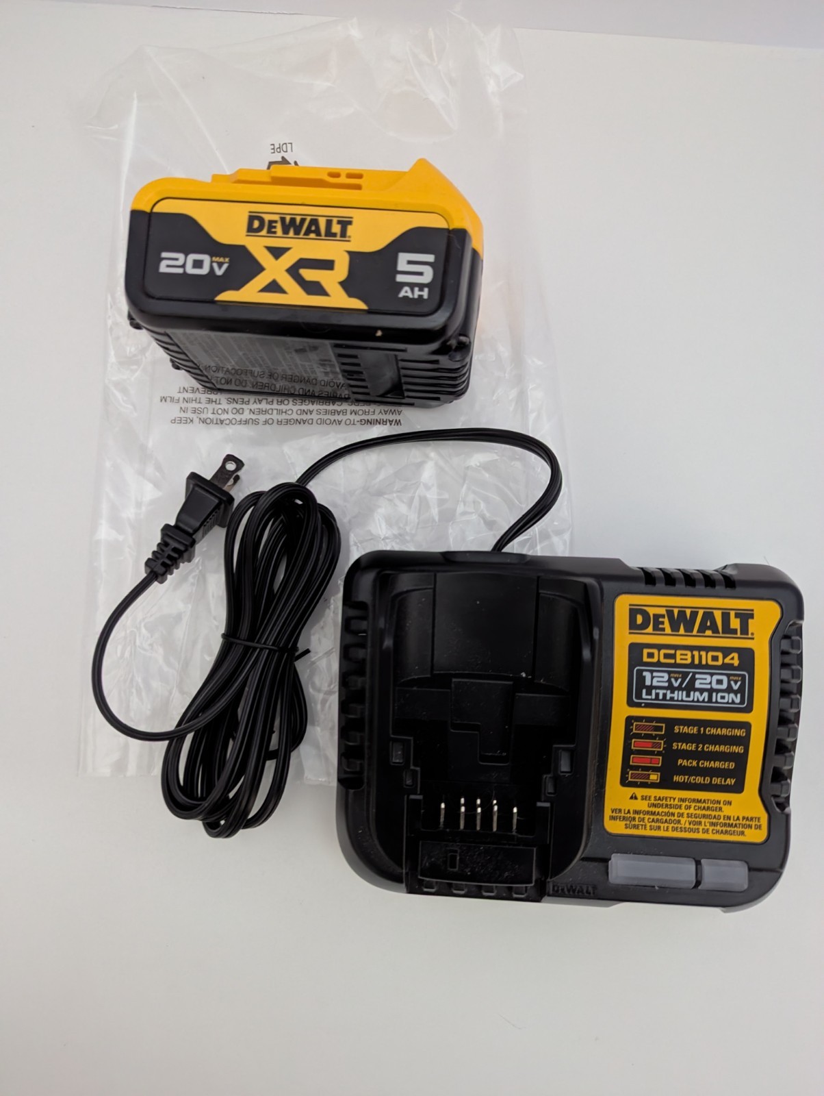 NEW Dewalt DCB205C XR 20V Max Battery Charger Kit DCB205 DCB1104 Charger 5ah 5