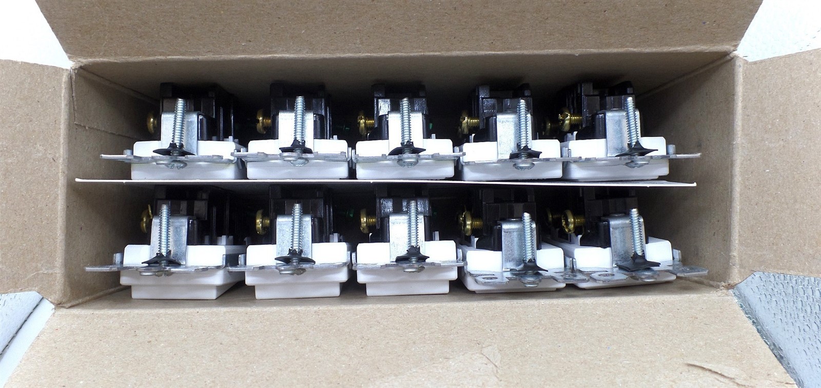 LEVITON M32-05601 DECORA 15A 1POLE ROCKER AC QUIET LIGHT SWITCH WHITE 10-PACK