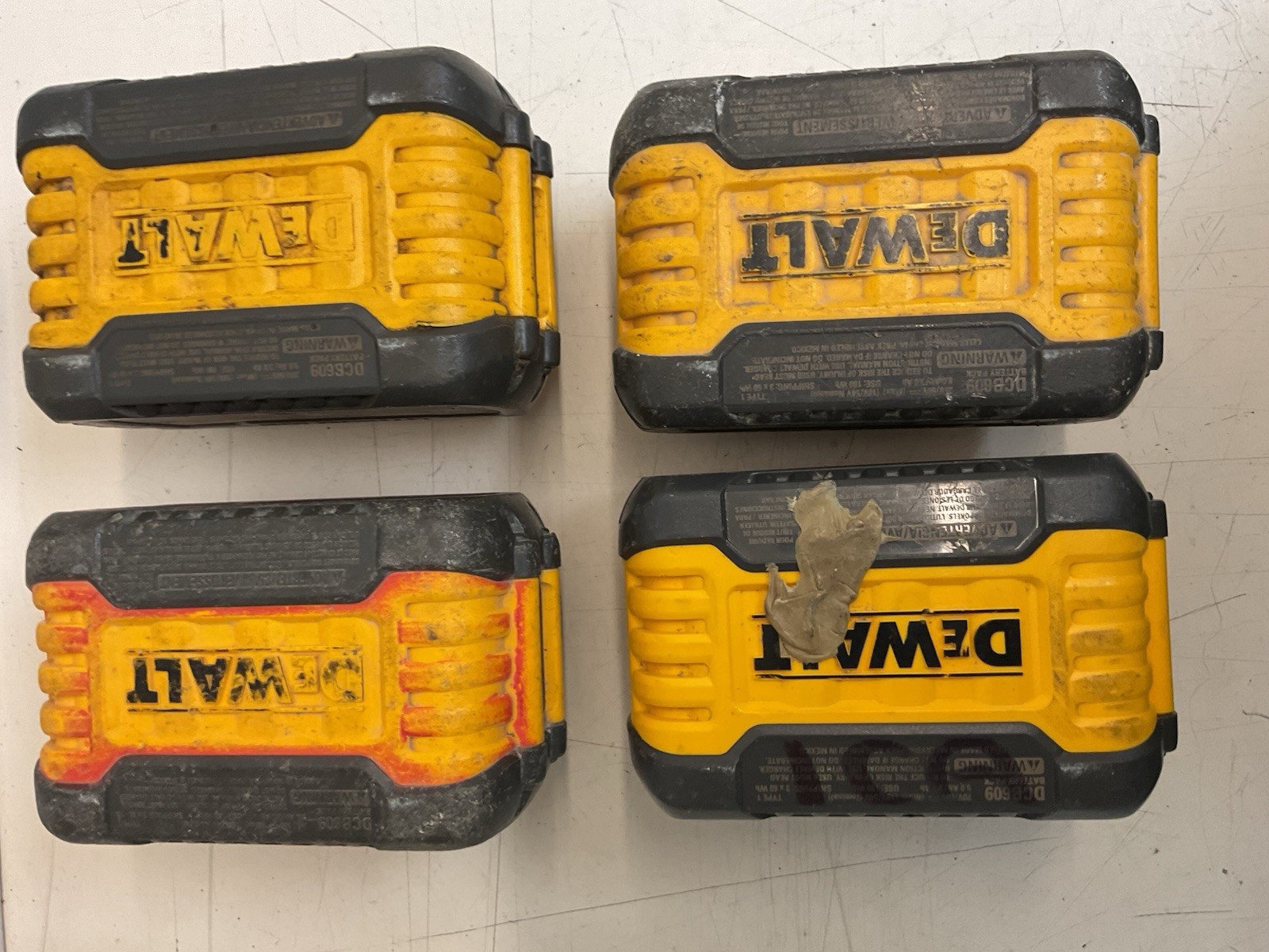 DeWalt DCB609 (4x) 9ah Lithium-Ion Flexvolt Battery 20/60v ***PARTS OR REPAIR***