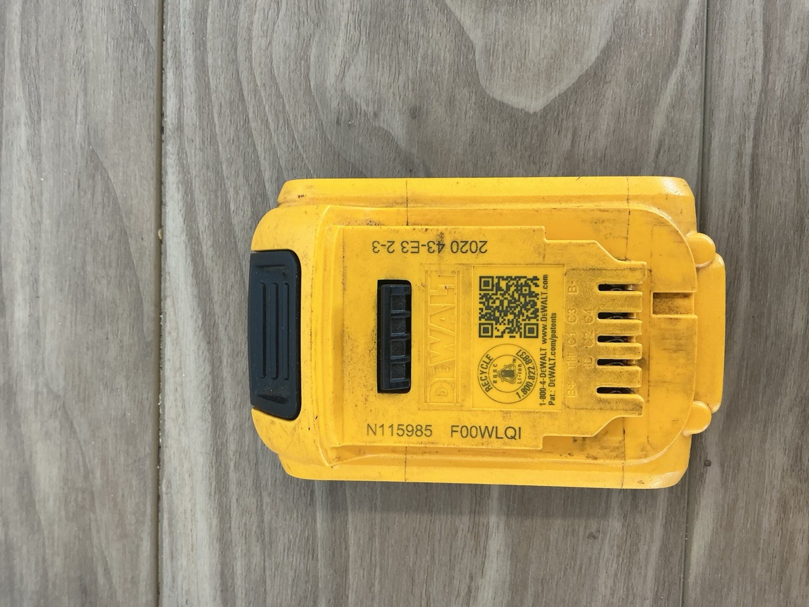 DeWalt DCB203 20V MAX 2Ah Lithium Ion Battery Tested Working