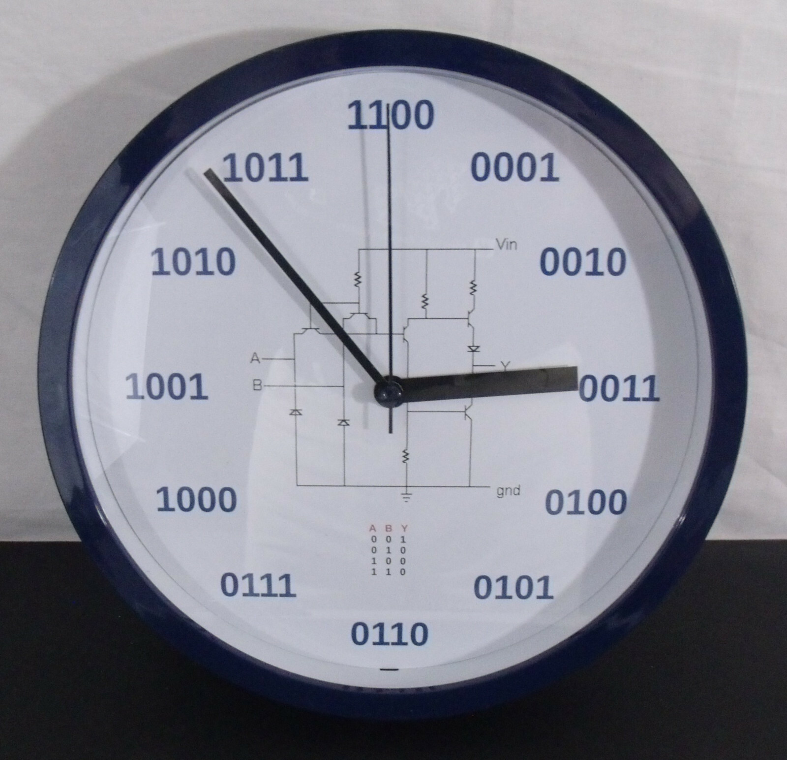 Geek Clock Analog Clock with binary numbers, NAND circuit, truth table