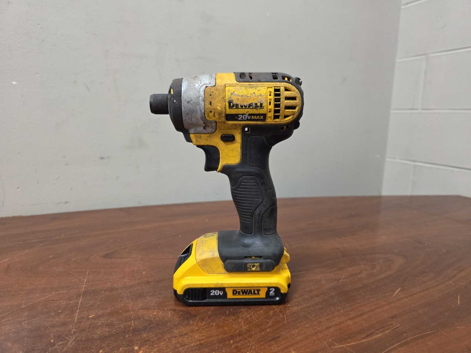 Dewalt DCF885 20V Max Li-Ion Cordless 1/4″ Hex Impact Driver