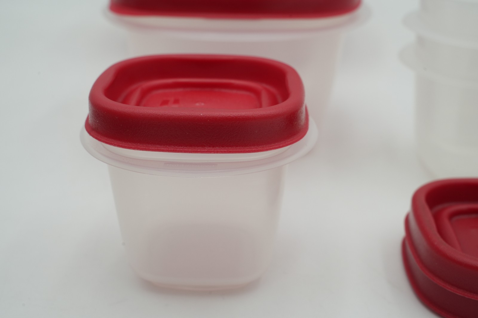 SEALED Rubbermaid Easy Find Lids 18 Piece Plastic Food Storage Container Set