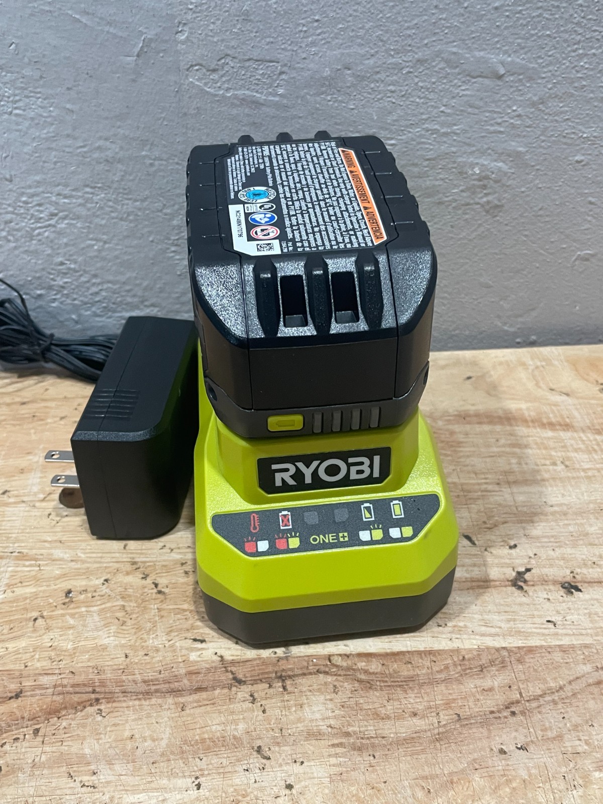 Ryobi Start Kit 4.0 Ah Battery MODEL PBP005 & Charger PCG002