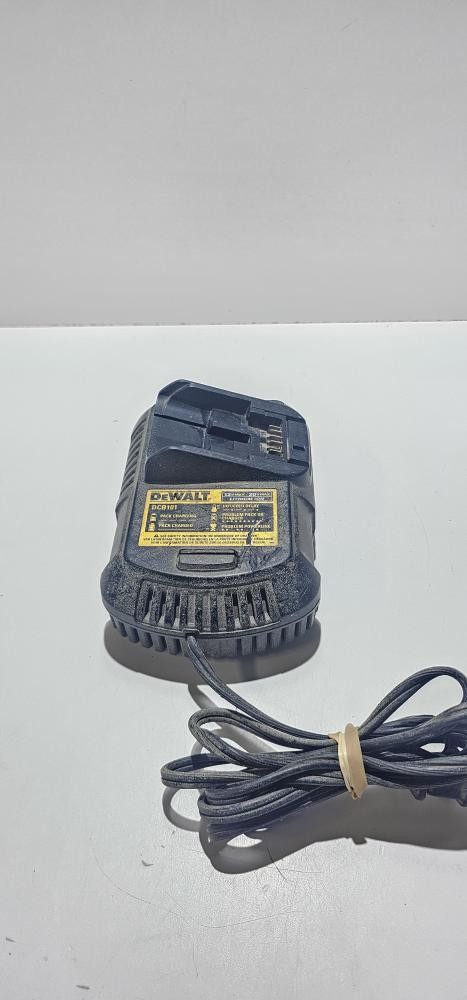 DEWALT DCB101 BATTERY CHARGER (P32008481)