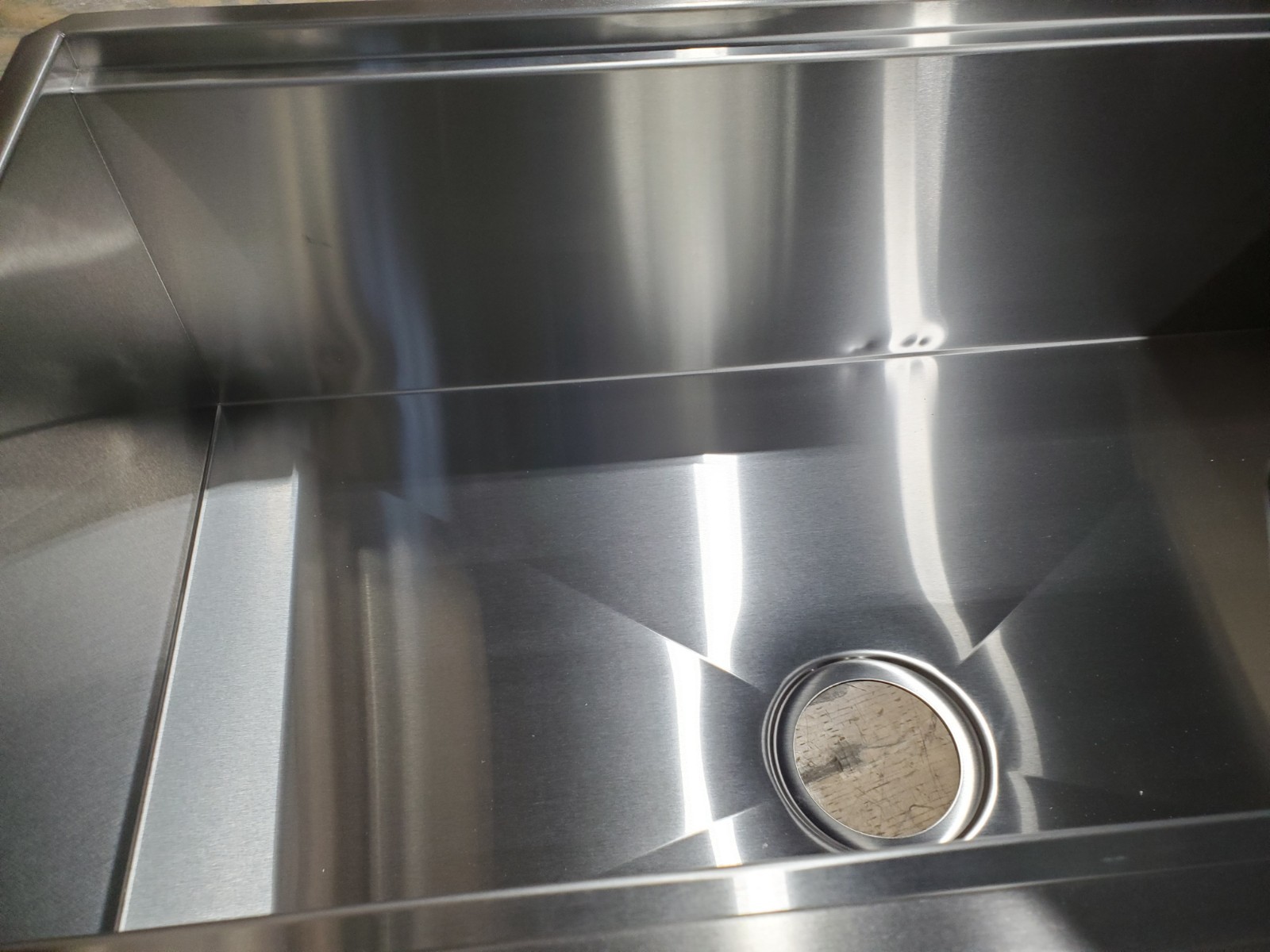 Ruvati 32″ Undermount Workstation Kitchen Sink Single Bowl – RVH8300 (137196)