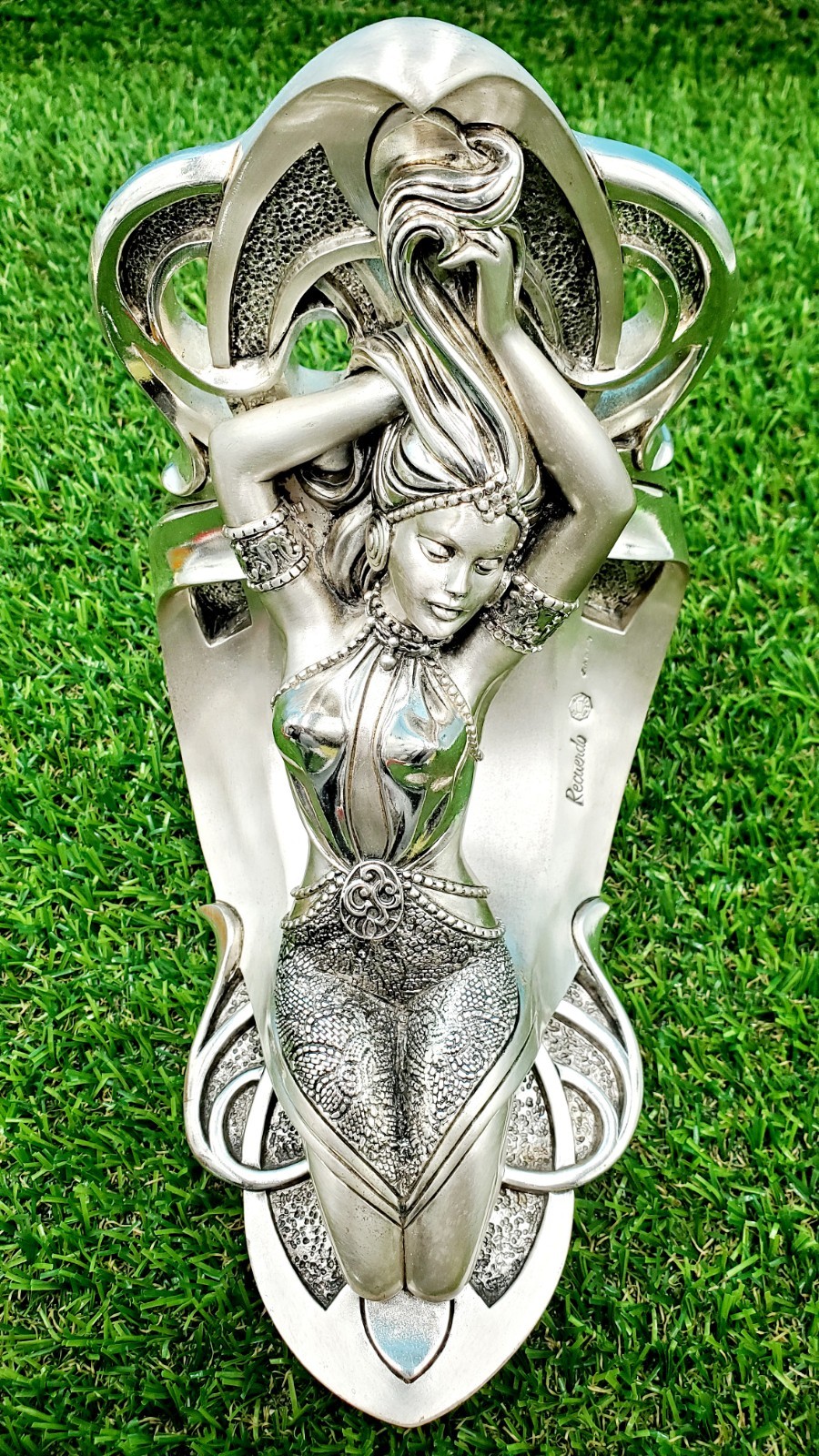 (1) Made In Italy Recuerdo Silver Painted 2.9lb Woman Bookend 7½”×7½”×5″ *FLAWS
