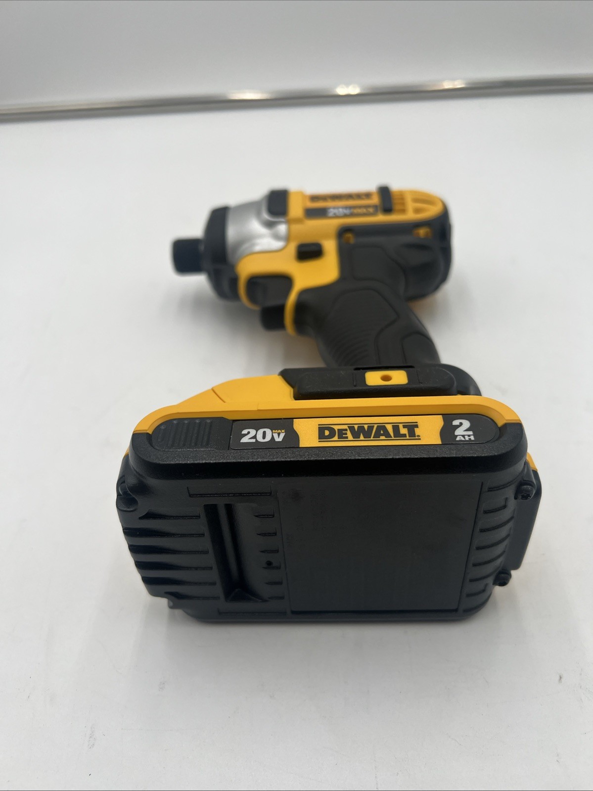 DEWALT DCF885B 20V 1/4 in. Impact Driver w/ 2ah Battery