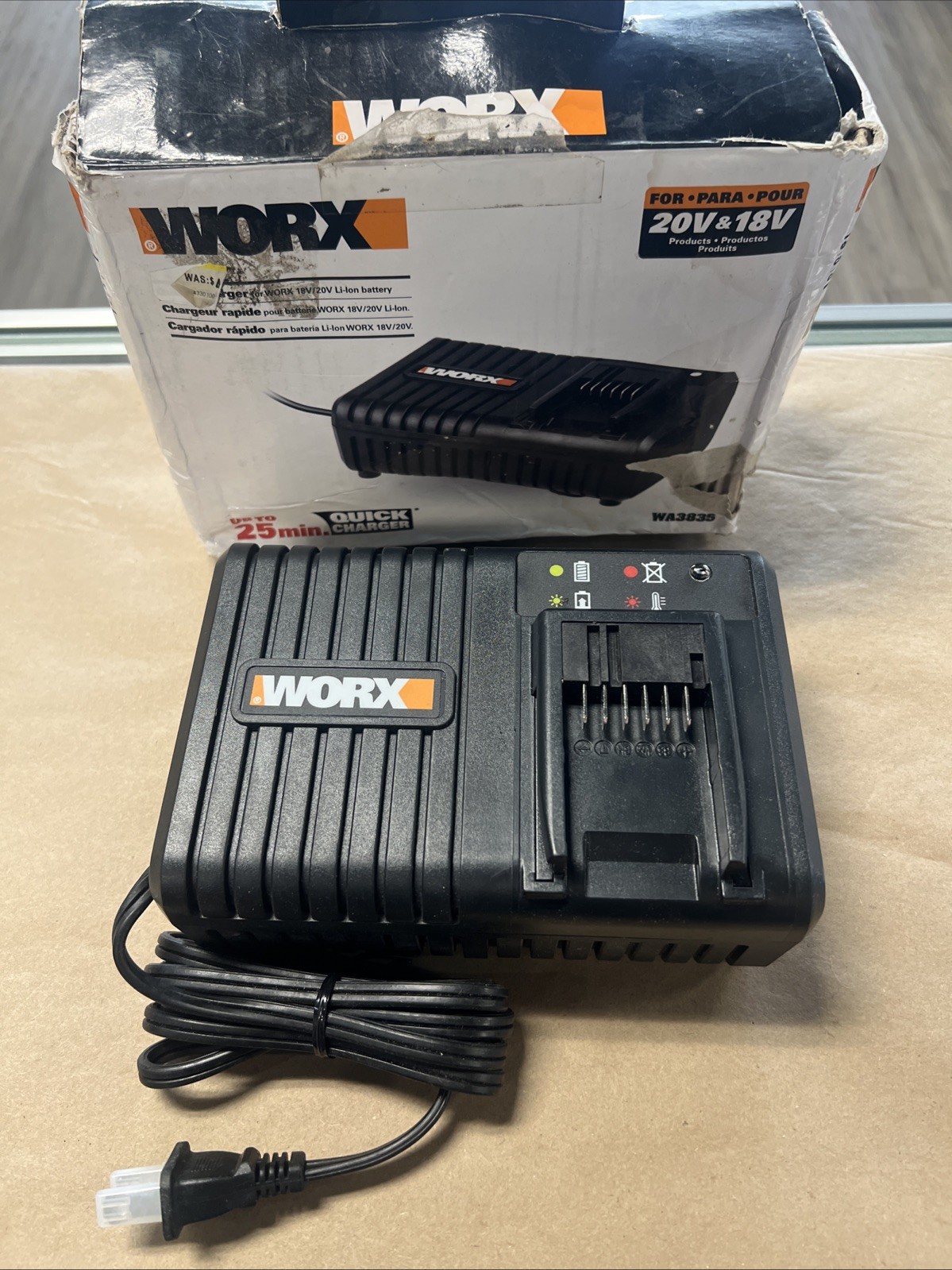 Worx WA3835 20V Powershare & 18V MaxLithium 25 min Quick Battery Charger