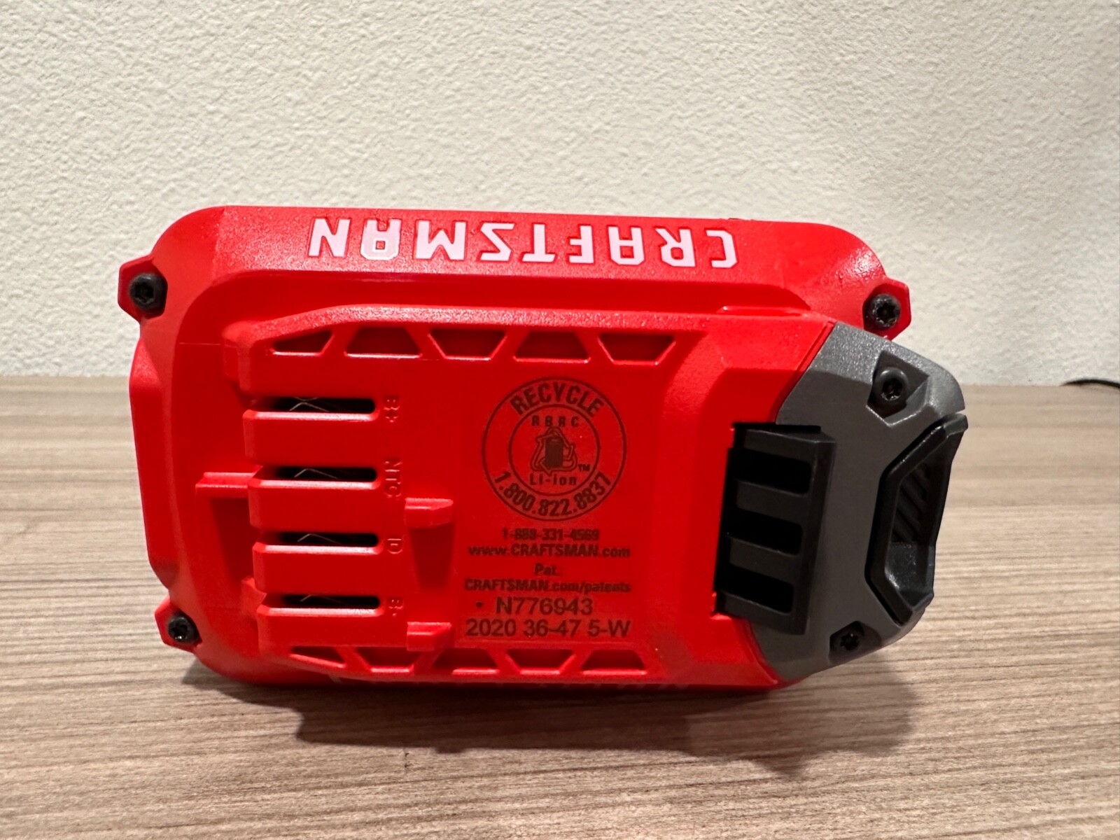 NEW Craftsman V20 20 Volt Max 4.0AH Lithium-Ion Battery CMCB204
