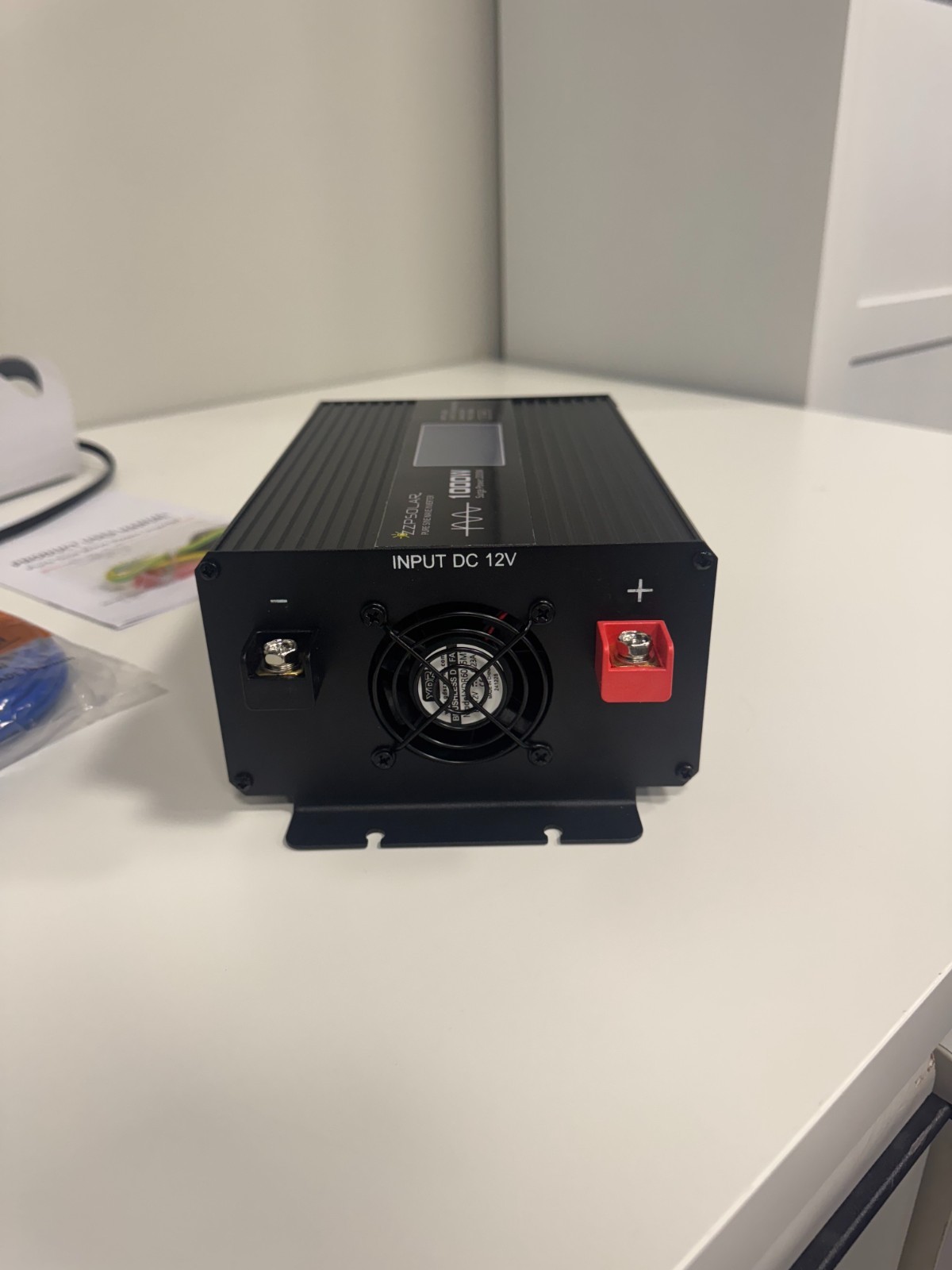 Compact size Pure Sine Wave Power Inverter 2000W DC 12V to AC 220V + controller