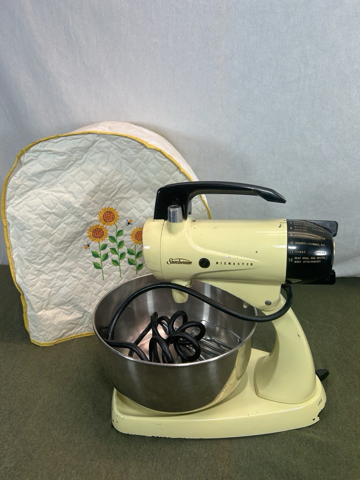 Sunbeam Mixmaster Stand Mixer 12-Speed 4-4.5 Qt 100-199W Yellow/Bowl/Cover