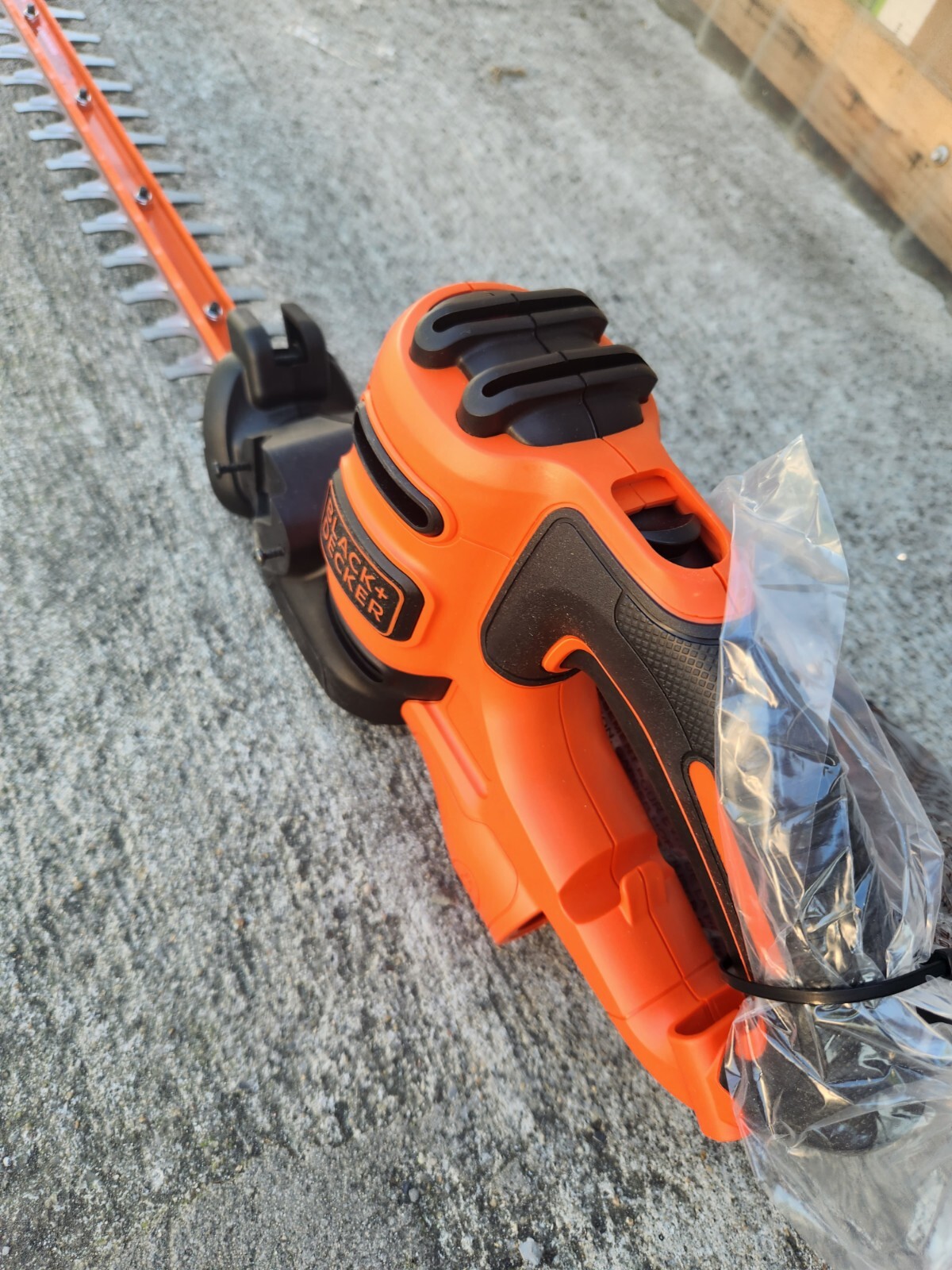 Edge trimmer BEHT350 120V 4 Amp 22 in. Electric black and decker New no