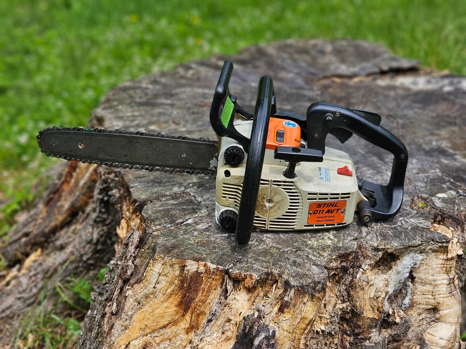 Vintage Stihl 011 AVT Electronic Quickstop Runs low compression READ description