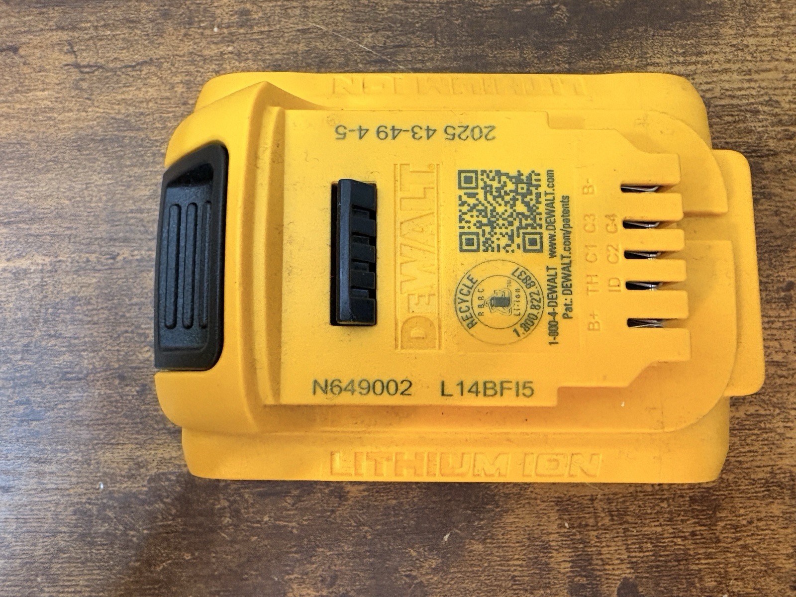 DEWALT 20V Max Battery 2.0Ah Lithium Ion Li-Ion 20 Volt DCB203