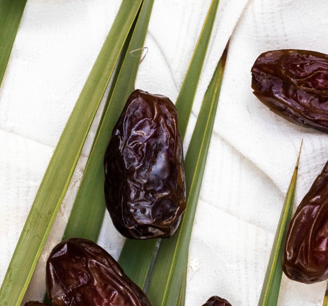 MEDJOOL DATES 11 LB. LARGE. CALIFORNIA FRESH DATES. FREE FAST SHIPPING.